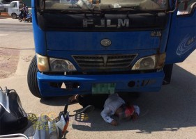 中正广场发生车祸，一名女士命丧车轮！